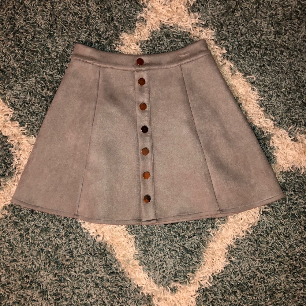 Argstar gray suede skirt!  Excellent condition